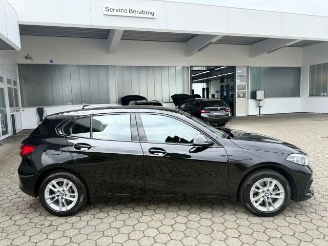 BMW 118 118i Sedan Sport Line