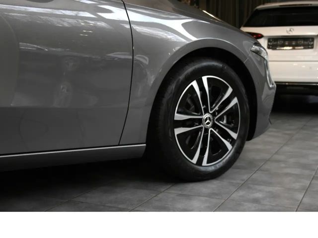 Mercedes-Benz A 180 Progres. Advanced *DISTRONIC*Volldigit.Display