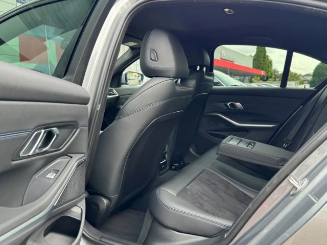 BMW 320 320d M-Sport Sedan xDrive