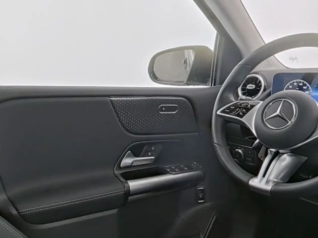 Mercedes-Benz B 200 Sedan