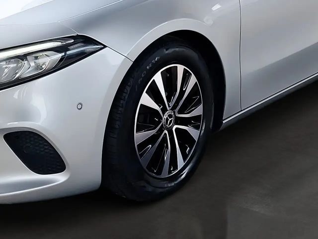 Mercedes-Benz A 200 Aut./LED/Panorama/AHK/Navi/Kamera/SHZ/1.Besitz