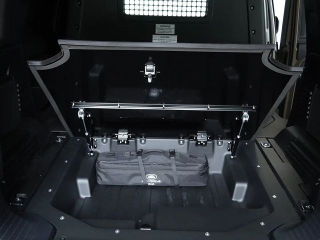 Land Rover Defender 3.0 Dynamic SE