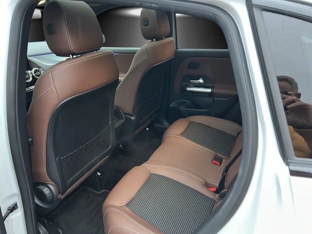 Mercedes-Benz GLA 250 GLA250e Night DISTR Pano AHK KeyGo LED 22kw Hifi