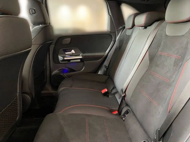 Mercedes-Benz B 200 AMG Line Sedan