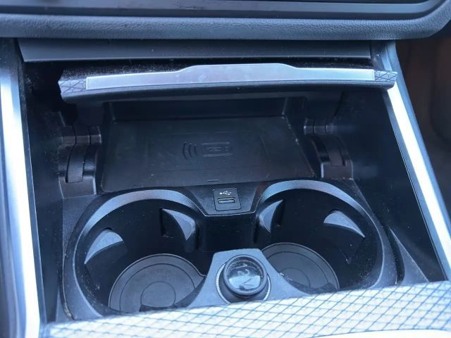 BMW 320 320i M-Sport Sedan