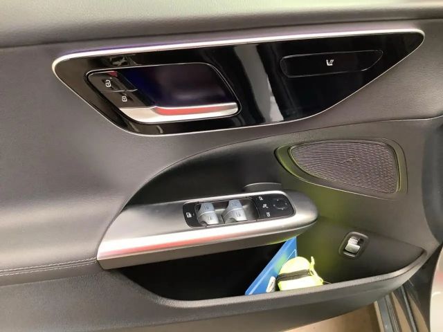 Mercedes-Benz C 180 AVANTGARDE Sedan