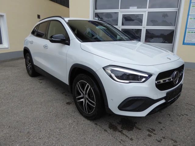 Mercedes-Benz GLA 200 4MATIC GLA 200 d