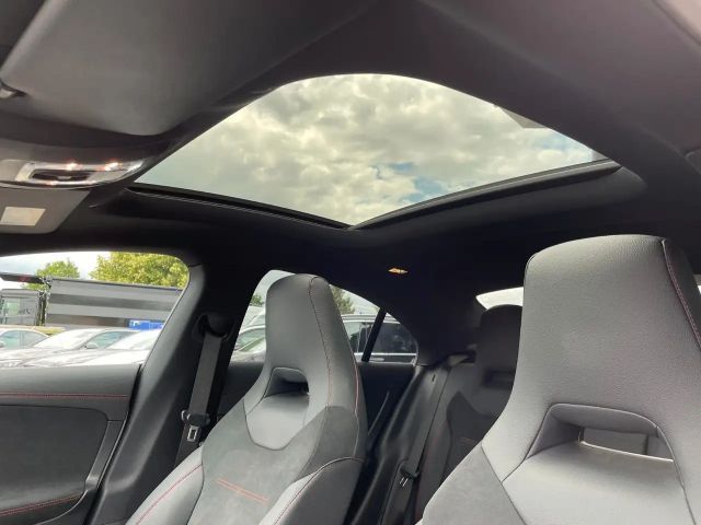 Mercedes-Benz CLA 200 AMG Line Coupé