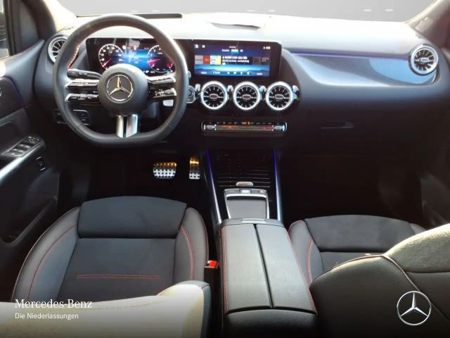 Mercedes-Benz B 180 AMG Line Sedan