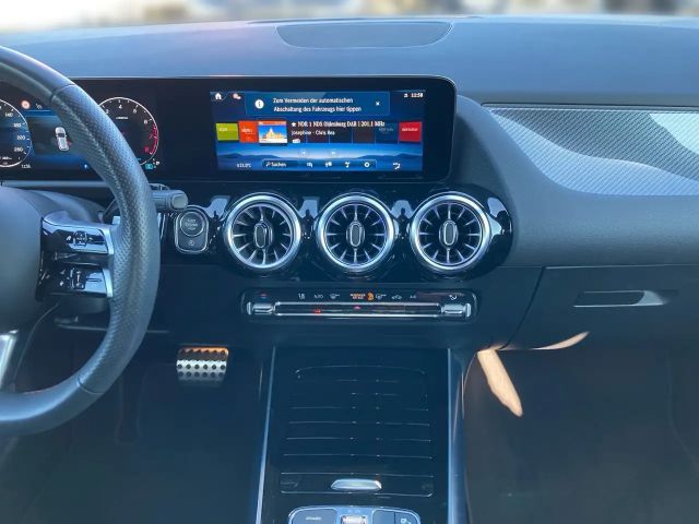 Mercedes-Benz GLA 180 AMG Line