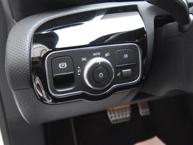 Mercedes-Benz A 250 A 250 e AMG Line