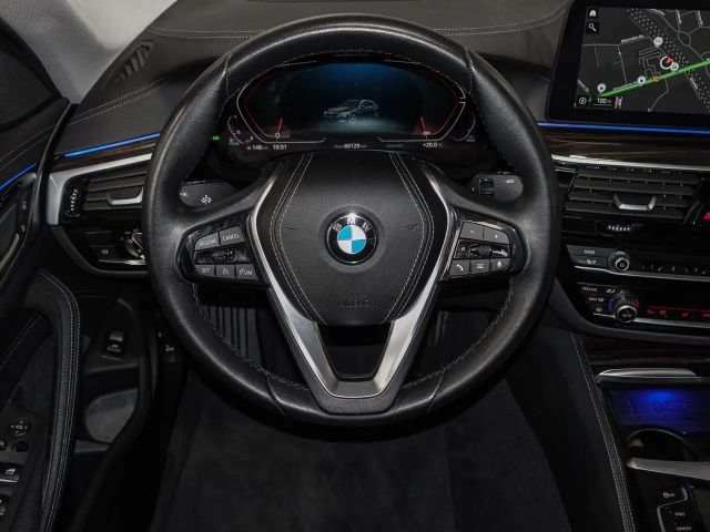 BMW 530 530d Luxury Line Sedan
