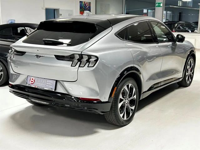 Ford Mustang Mach-E AWD Standard range