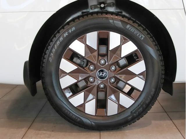 Hyundai Staria Signature