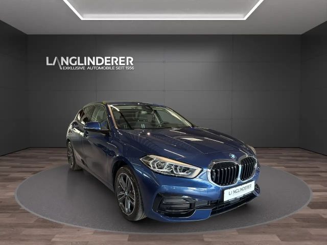BMW 120 120i 5-deurs Sedan Sport Line