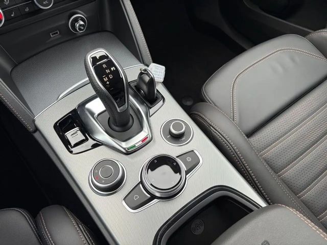 Alfa Romeo Stelvio AT8 Q4