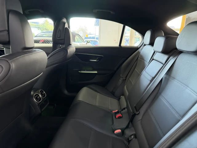 Mercedes-Benz C 200 C 200 d Sedan