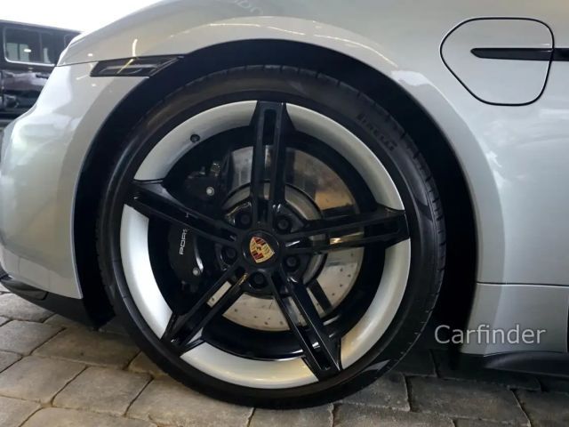Porsche Taycan Turbo