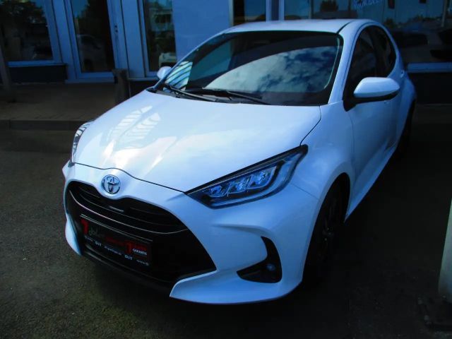 Toyota Yaris 1.5 Teamplayer ACC+LED+SHZ+Fernlichtass.