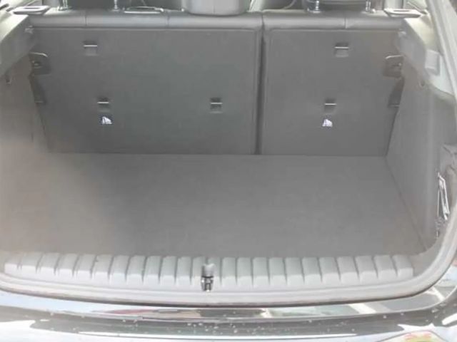 BMW 318 318i M-Sport Sedan