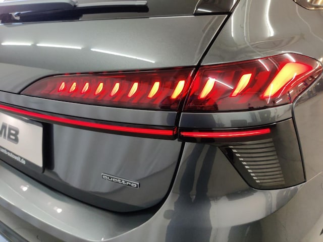 Audi A6 Avant Quattro S-Tronic