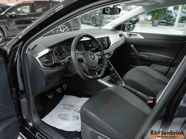 Volkswagen Polo Polo Active TSI Navi ParkPilot Sitzheizg. Sitzk...