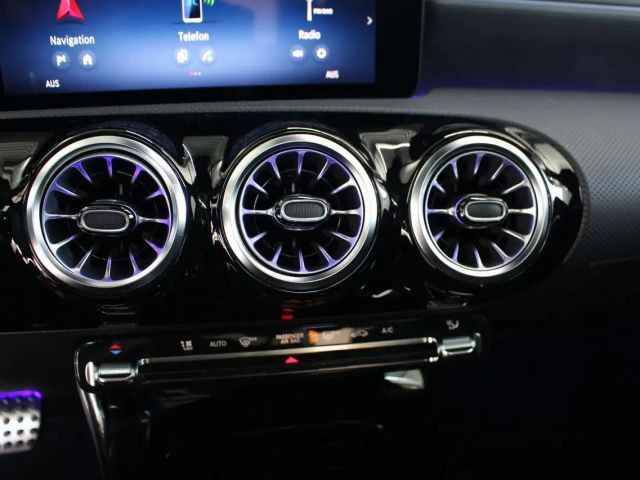 Mercedes-Benz CLA 200 AMG Line Coupé