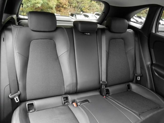 Mercedes-Benz GLA 200 Progressive