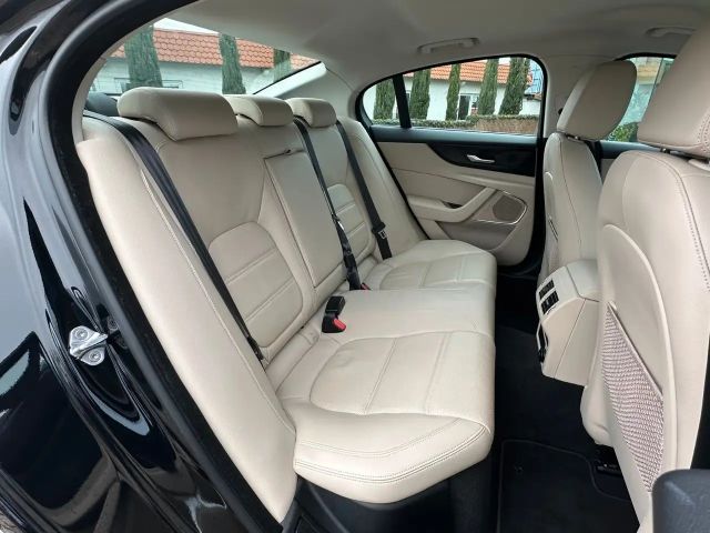 Jaguar XE P250 S