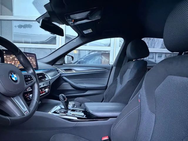 BMW 530 530e M-Sport Sedan