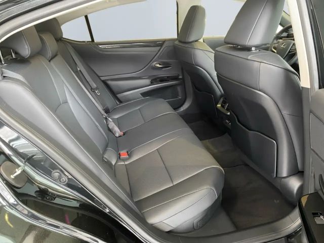 Lexus ES Business Line