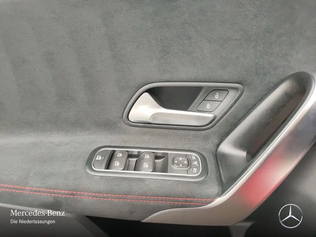 Mercedes-Benz A 250 4MATIC AMG Line