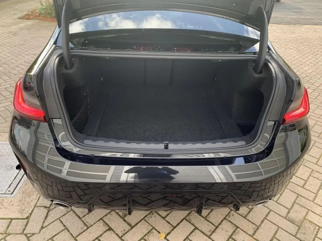 BMW 330 330i M-Sport Sedan xDrive