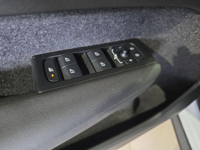 Volvo XC40 Core Momentum