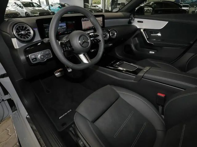 Mercedes-Benz CLA 180 AMG Line Coupé