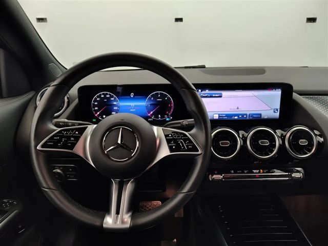 Mercedes-Benz GLA 180 Business Line GLA 180 d