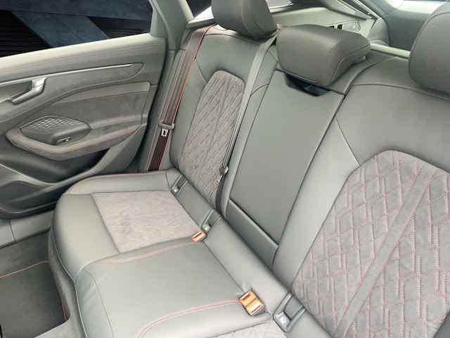 Audi A6 Avant Quattro S-Tronic