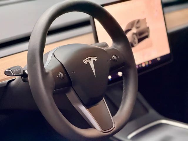 Tesla Model Y AWD Long Range