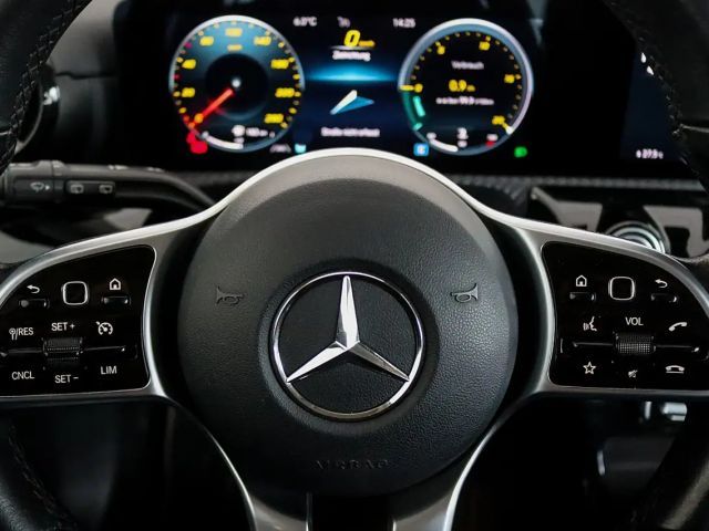 Mercedes-Benz A 180 / NAVI / RÜCKFAHRKAMERA / SITZHEIZUNG