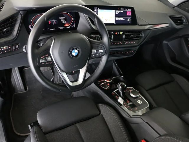 BMW 118 118i Sedan Sport Line