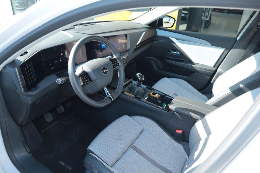 Opel Astra 1.2 Turbo Elegance Sports Tourer