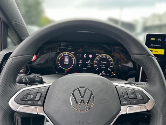 Volkswagen Golf 1.5 eTSI DSG Golf VIII R-Line