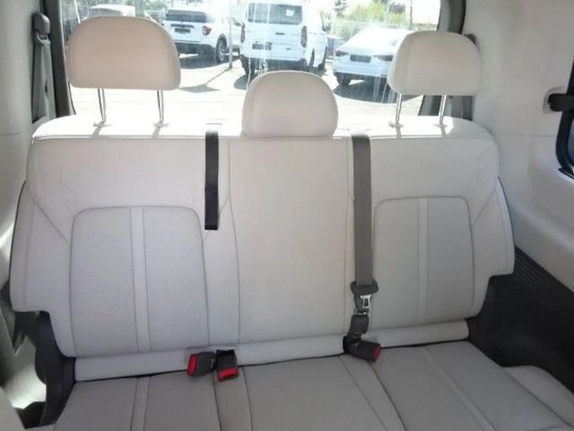 Hyundai Staria Signature