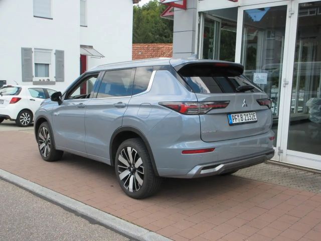 Mitsubishi Outlander Top