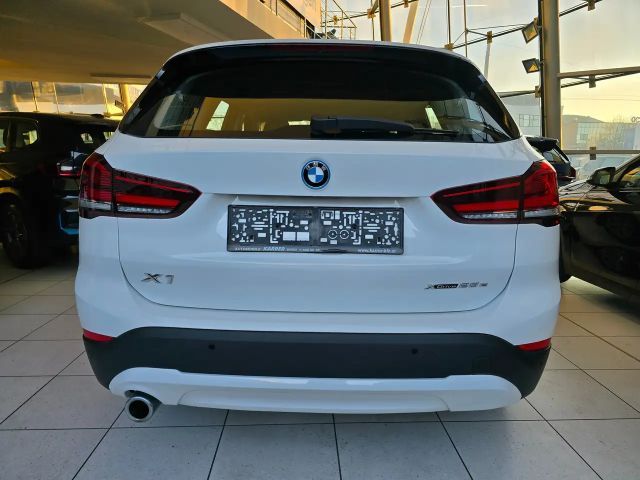 BMW X1 25e Hybrid Allrad A. neuwertiger Zustand -8.400 km