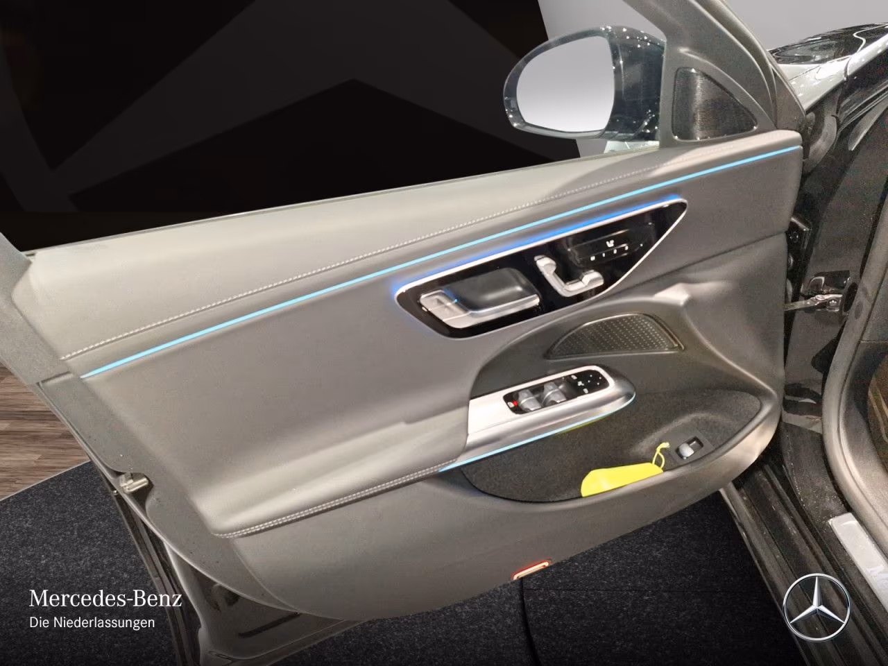 Mercedes-Benz E 200 AMG Line Sedan