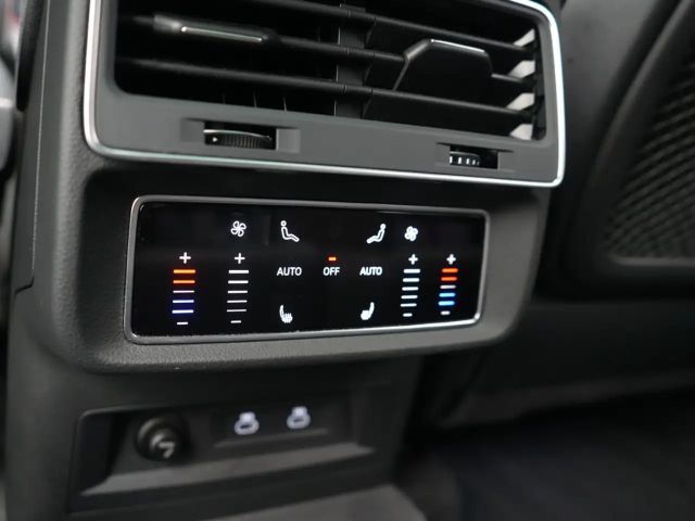 Audi RS Q8 305KMH LUFT STANDHZ CARBON AHK PANO RAU