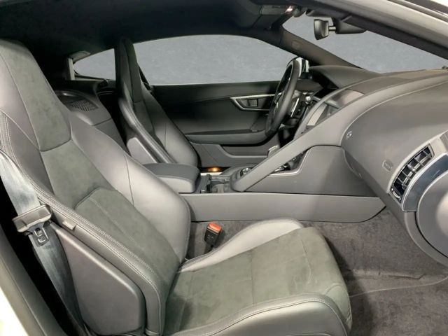 Jaguar F-Type Coupe P300