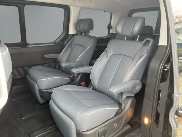 Hyundai Staria Signature
