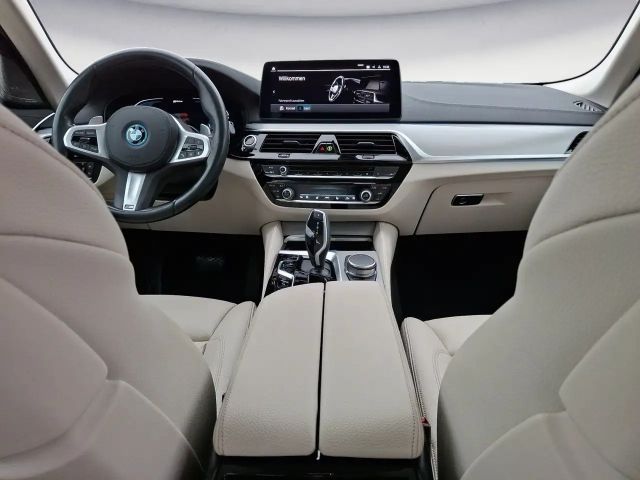BMW 530 530e Luxury Line Sedan